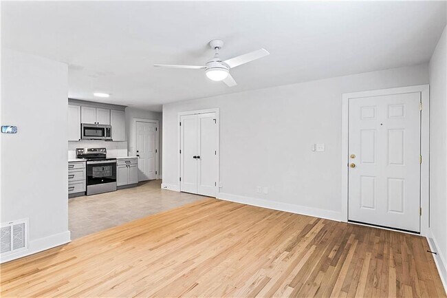 Building Photo - 425 Holderness St SW