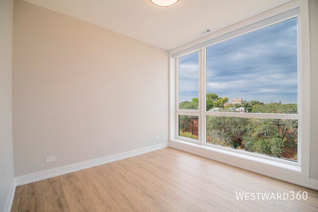 Building Photo - 2355 W Flournoy St