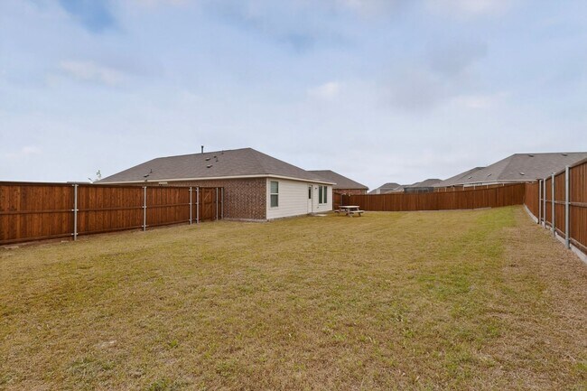 Building Photo - Modern 3-Bedroom Corner Lot Home with Fenced Yard in Forney – Built in 2023