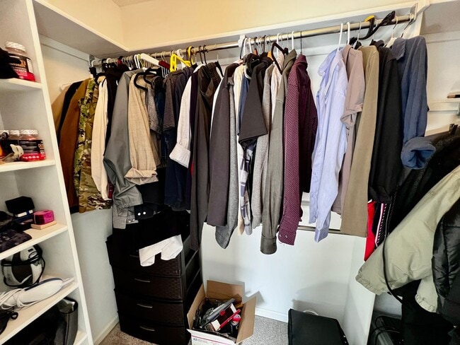 Building Photo - Beautiful 2-Bedroom End Unit Townhome in O...