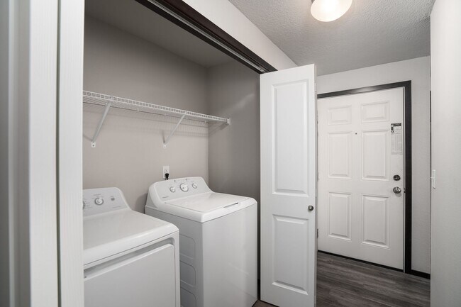 Building Photo - 2 Bedroom | AVAILABLE SOON!