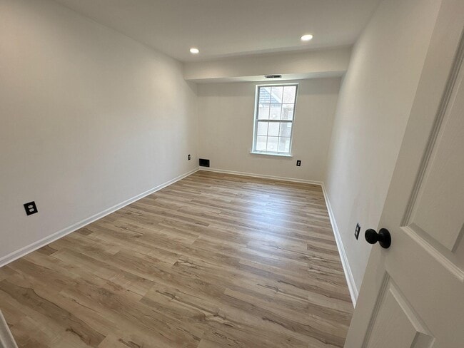 Building Photo - 72304 Delaire Landing Rd