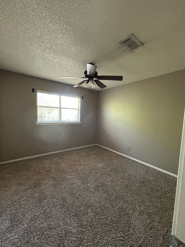 Building Photo - Spacious 4-Bedroom, 2.5-Bath Home in Plant...
