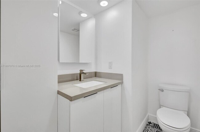 Building Photo - 555 NE 15th St