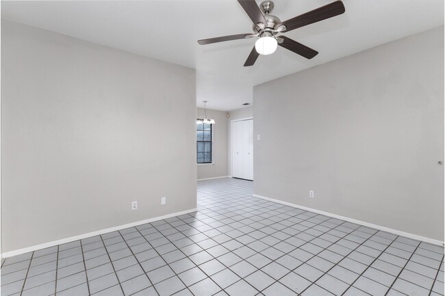 Building Photo - 927 W Formosa Blvd