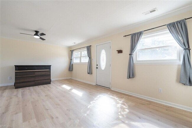 Building Photo - 3528 Chester St