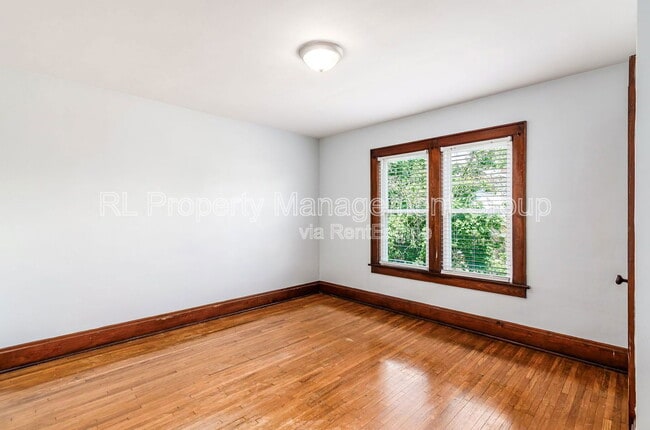 Building Photo - 247 E Jenkins Ave