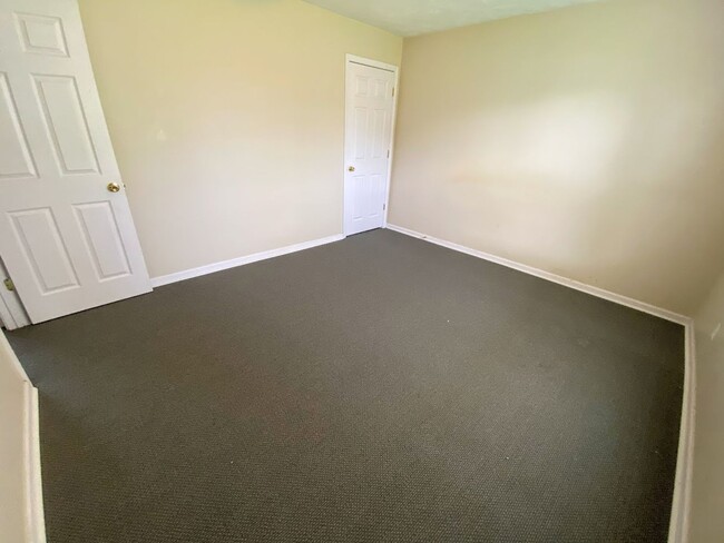 Building Photo - Apartment For Rent Near McNeese State Univ...