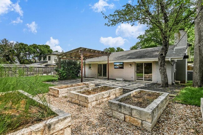 Building Photo - 306 Briarwood Trail