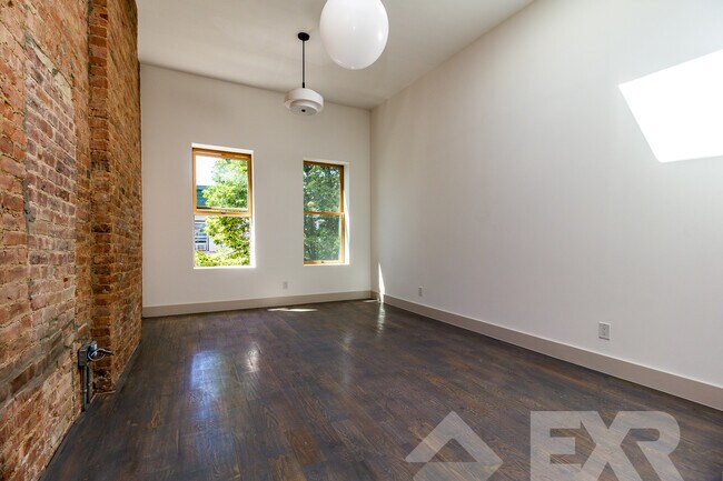 Building Photo - 18-28-28 George St