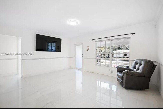 Building Photo - 1453 Northeast 149th Street, Miami, FL 331...