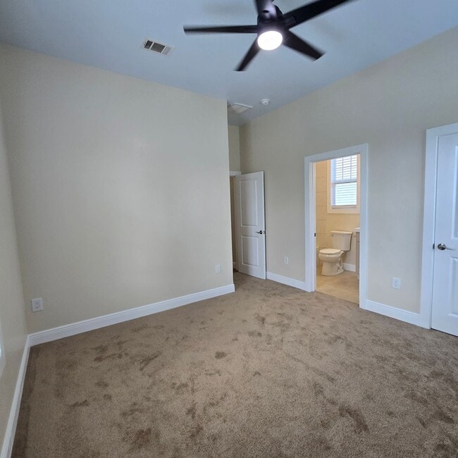 Building Photo - 1818B Elvin Dr