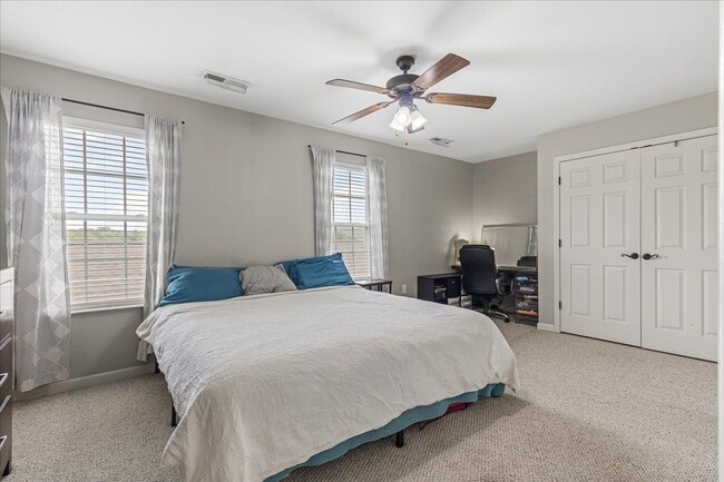 Building Photo - 410 Ashbury Cir
