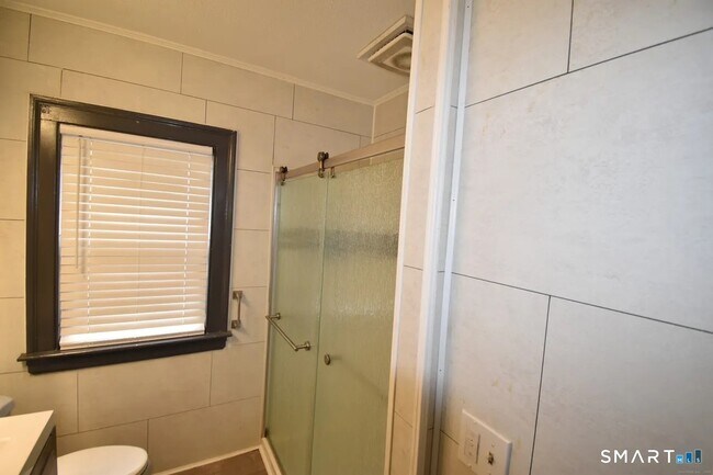 Building Photo - 121 Cambridge St