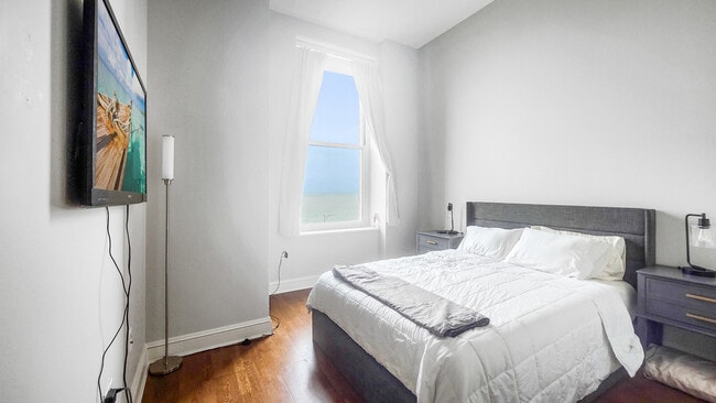 Building Photo - 850 N Lake Shore Dr