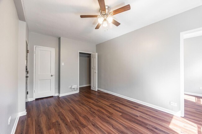 Building Photo - 1140 N La Salle Dr