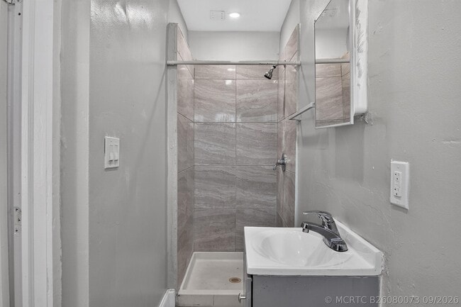 Building Photo - 885-887 7th St