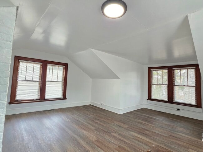 Building Photo - 117 Woodland Dr