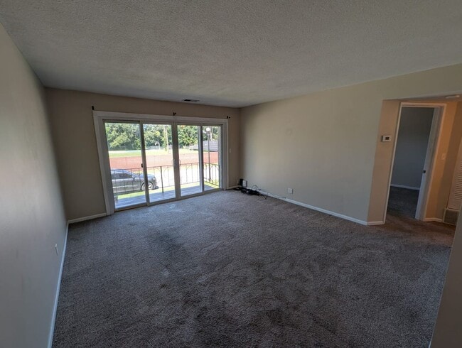 Building Photo - Modern 1BR Condo at Pembroke Gardens – Balcony, Pool Access & Utilities