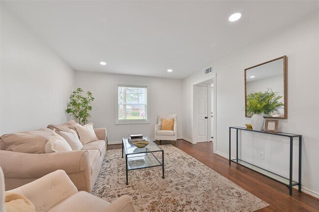Building Photo - 2511 Blue Willow Dr