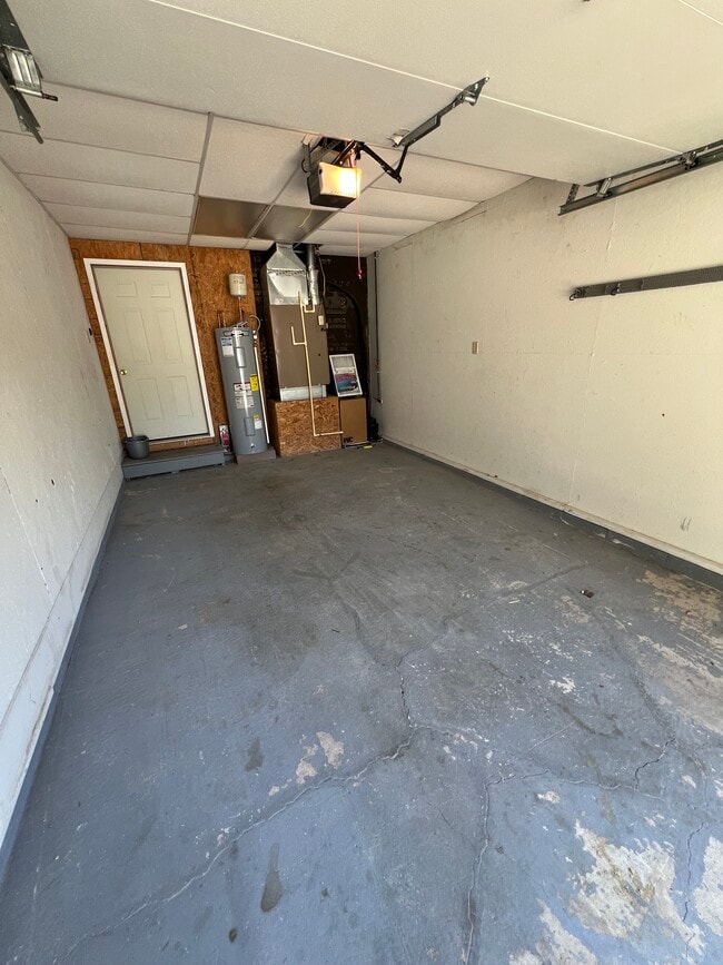 Building Photo - 211 E Edgar Ave