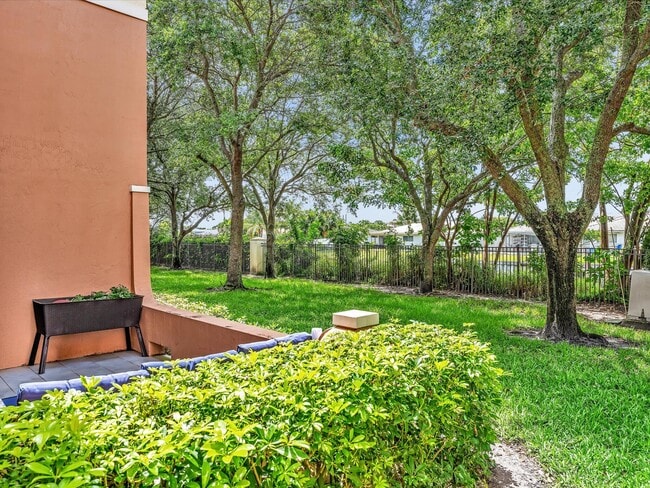Building Photo - 2414 Venetian Way