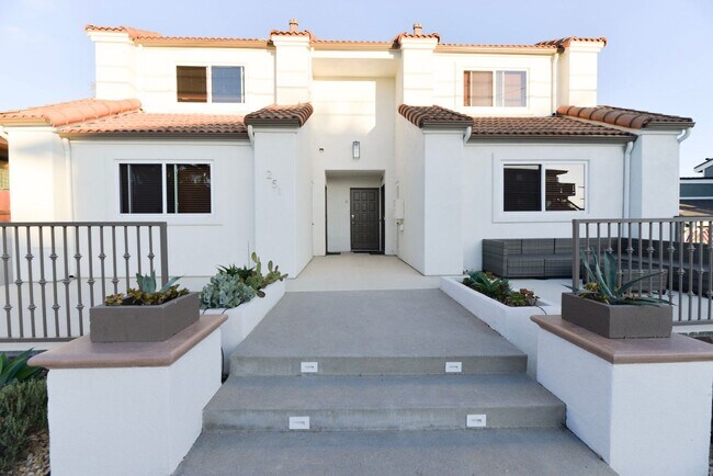 Primary Photo - 251 Avenida Madrid