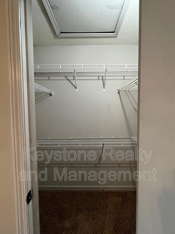Building Photo - 404 Sideline Dr