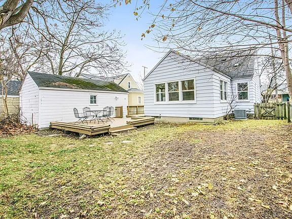 Building Photo - Charming 3BR in SE Grand Rapids