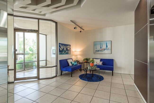 Building Photo - Harbor Oaks Place
