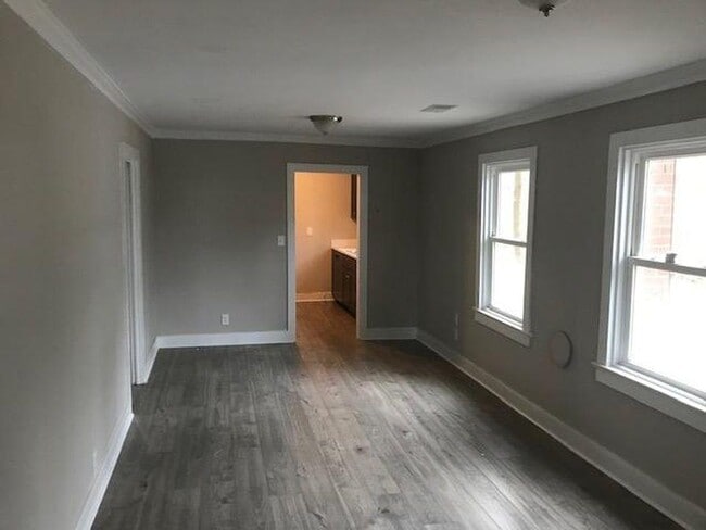 Building Photo - 617 End Dr