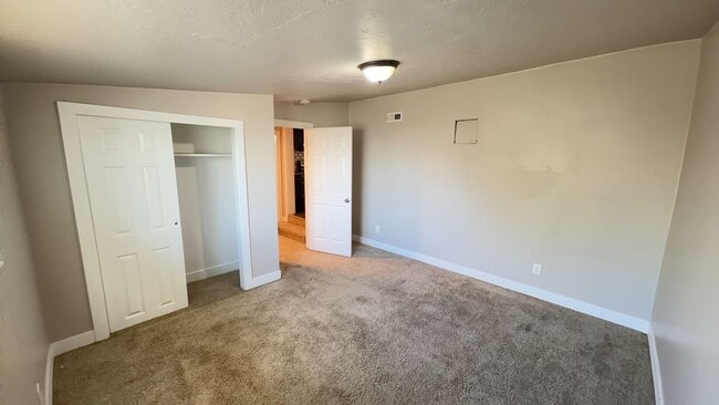 Building Photo - 4 Bed / 2.5 Bath Home in Kearns