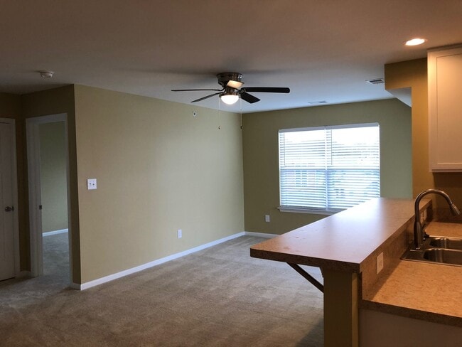 Building Photo - Water View Condo