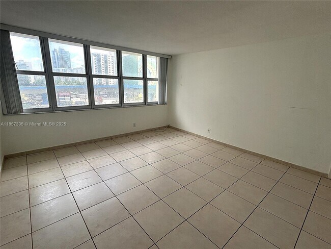 Building Photo - 1825 S Ocean Dr