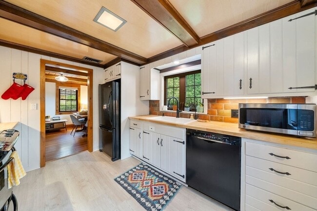Building Photo - 31 Braeburn Rd