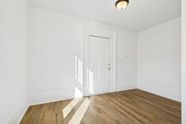 Building Photo - 302 N Church St