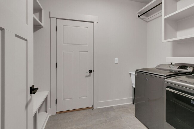 Building Photo - Awesome 4BE/2.5BA in the heart of Sango in Hereford Farm Subdivision!