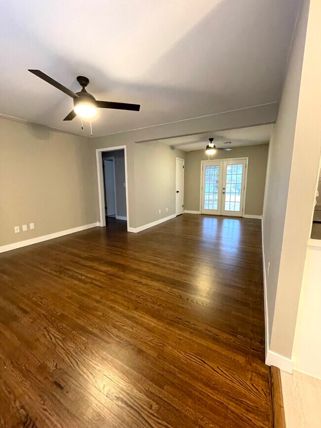 Living Room - 2427 W Casado St