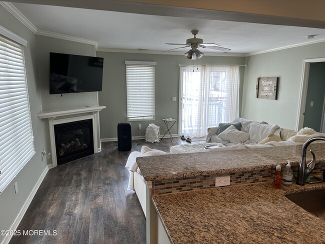 Building Photo - 988 Capstan Dr
