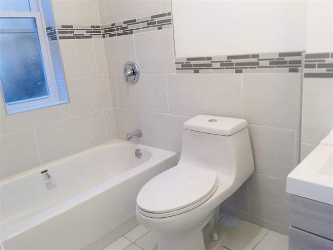 Building Photo - 151 Bleecker St