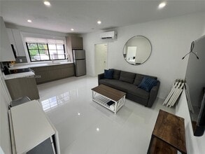 Building Photo - 733 Michigan Ave