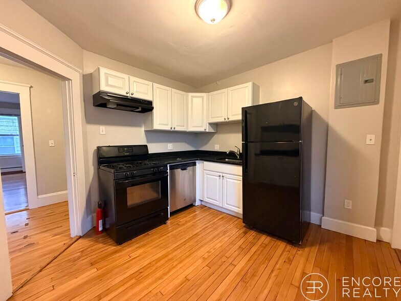 Primary Photo - 56 Hancock St