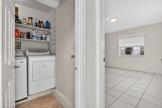 Building Photo - 536 SE 20th Ave