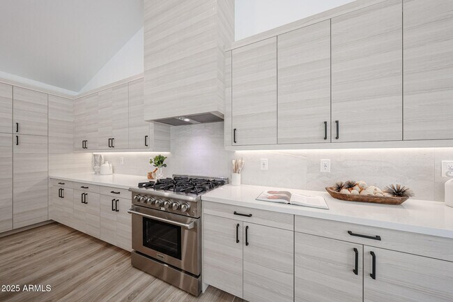 Building Photo - 6329 N 10th Dr