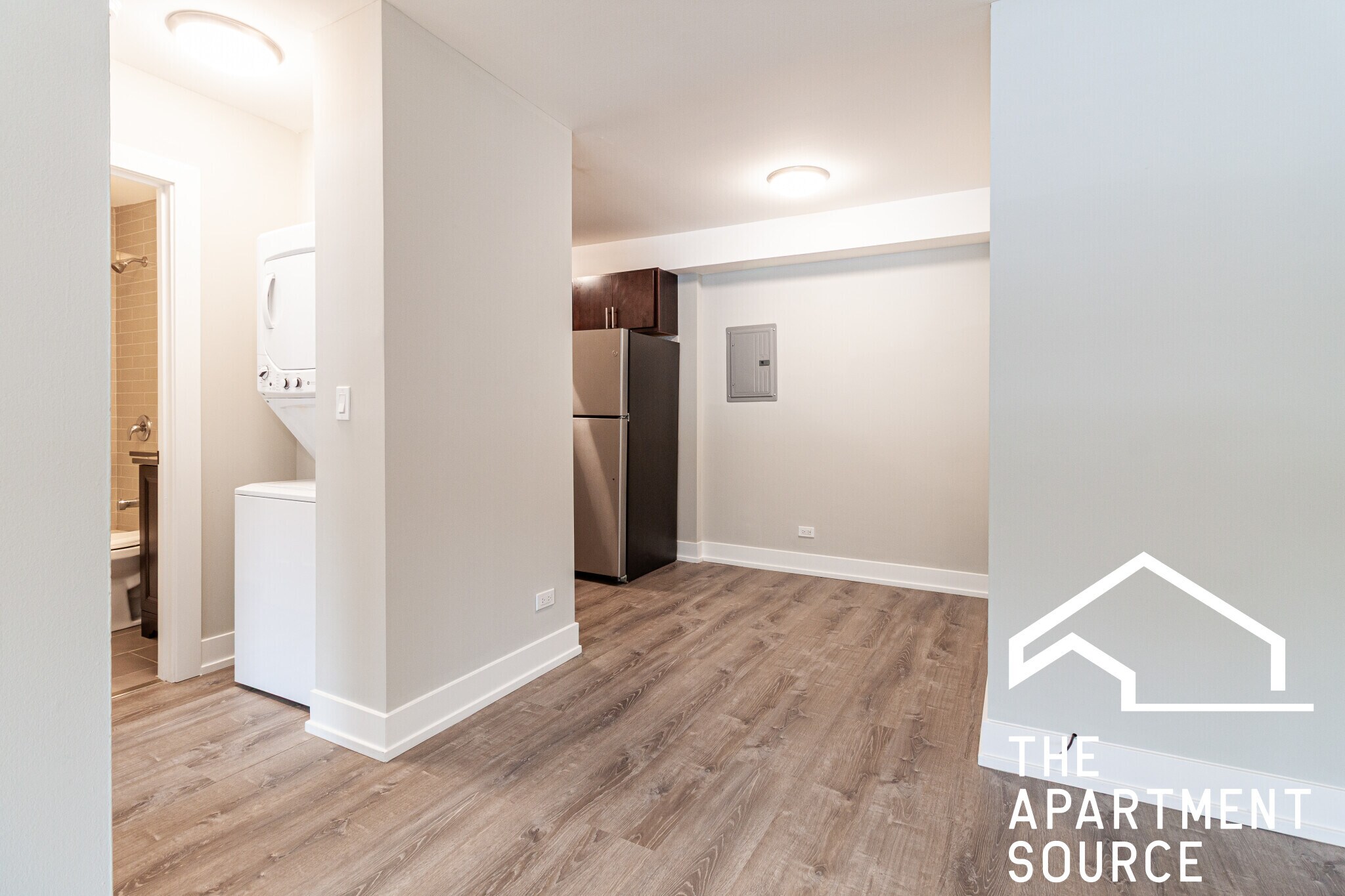 Building Photo - 529 W Surf St