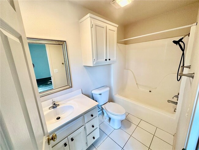 Building Photo - 14902 Dutchmans Dr