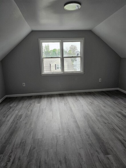 Building Photo - 128 Henderson St