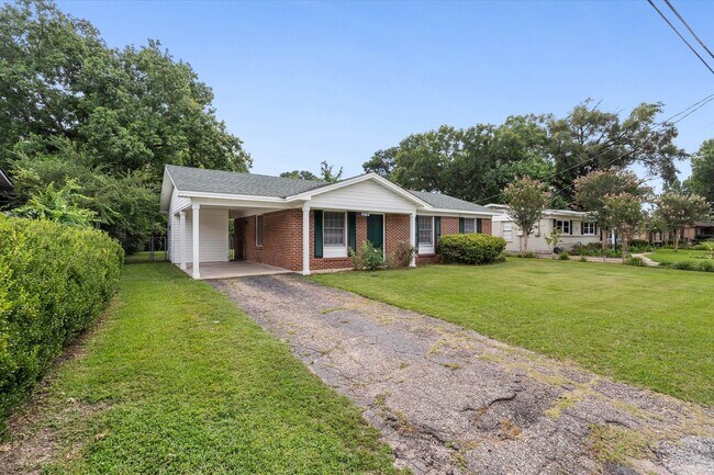 Building Photo - Charming 3-Bedroom Home with Fenced Yard – Convenient Location!