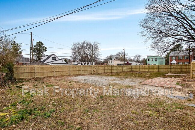 Building Photo - 501 Hazelhurst Ave