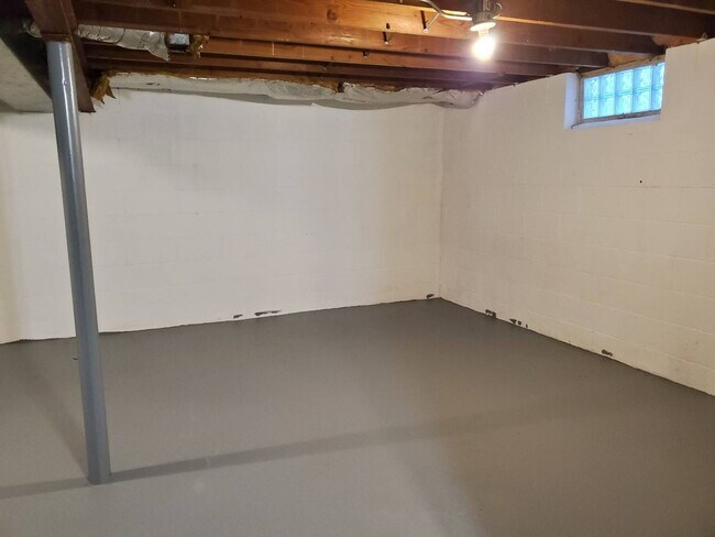 Building Photo - 36th - N 5691- 91A